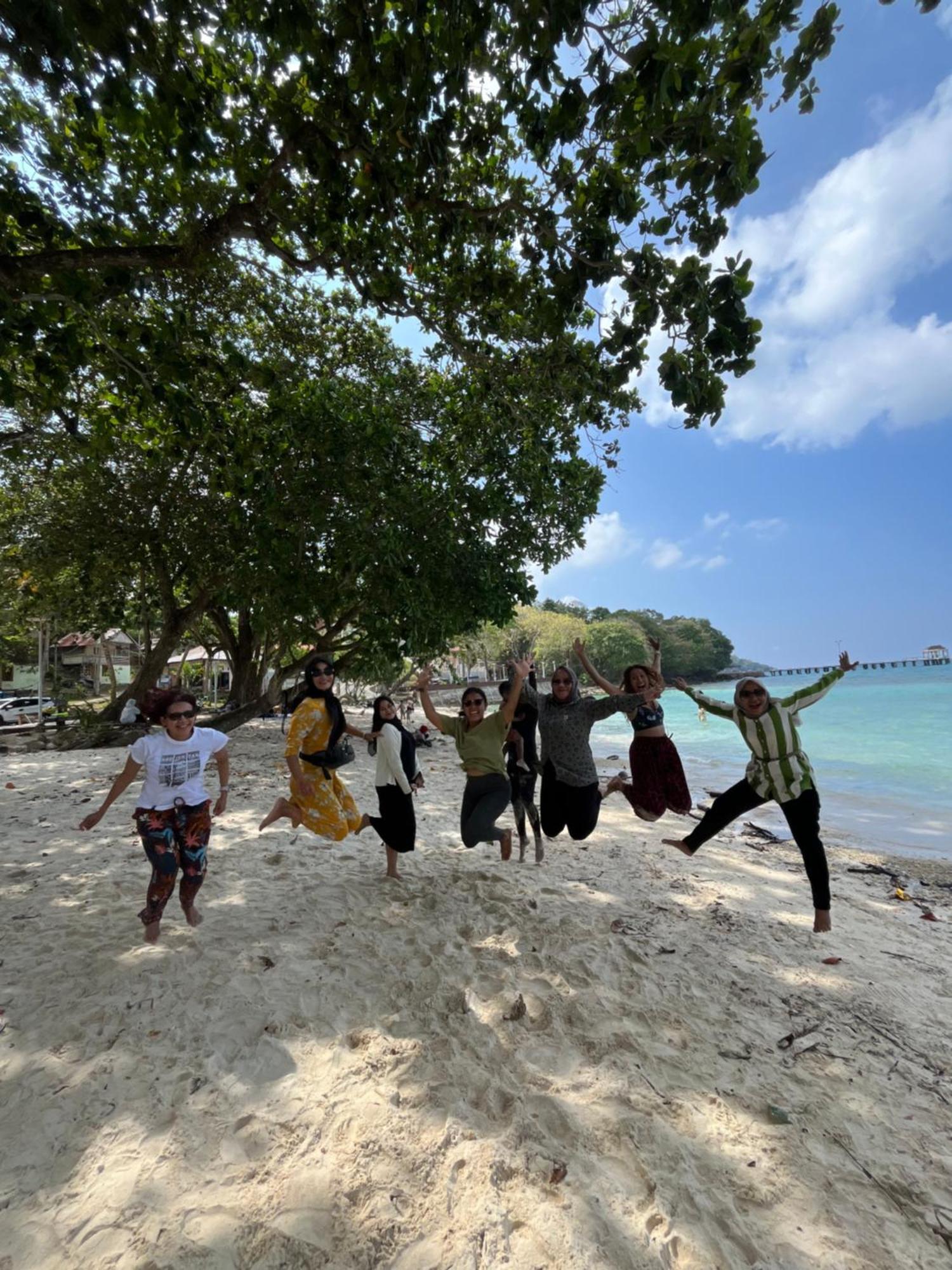 Olala Bungalows And Restaurant Sabang  Exterior photo