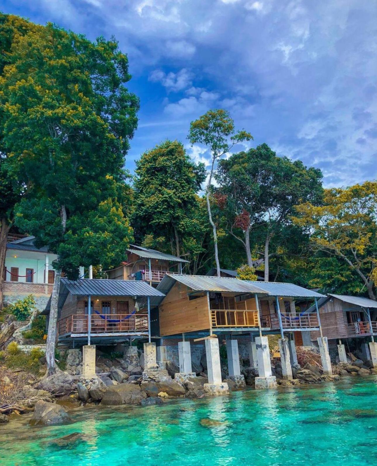 Olala Bungalows And Restaurant Sabang  Exterior photo