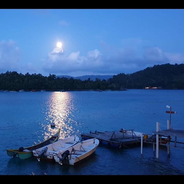 Olala Bungalows And Restaurant Sabang  Exterior photo